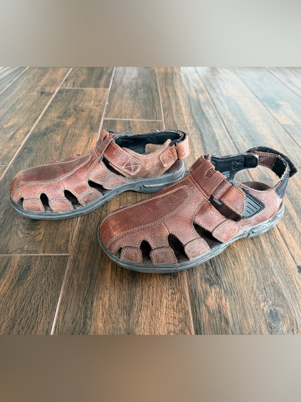 Men’s Brown summer walking Sandals, adjustable leather vacation Velcro size 8.5